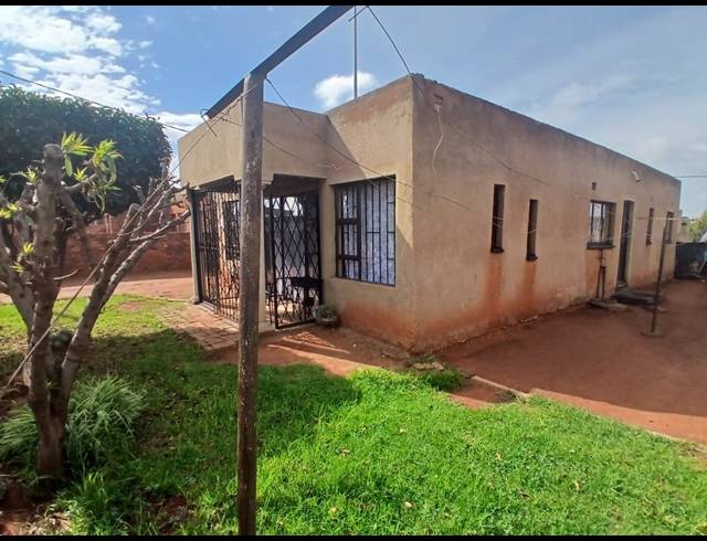 3 BEDROOM HOUSE FOR SALE IN SEBOKENG CENTRAL